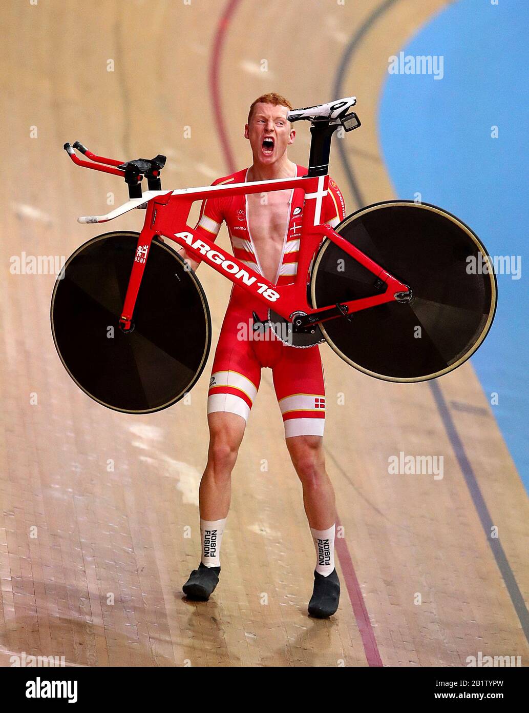 Der dänische Frederik Madsen feiert am zweiten Tag der Rennradweltmeisterschaften 2020 im Velodrom, Berlin, Gold in der Mannschaftsverfolgung Der Männer. Stockfoto