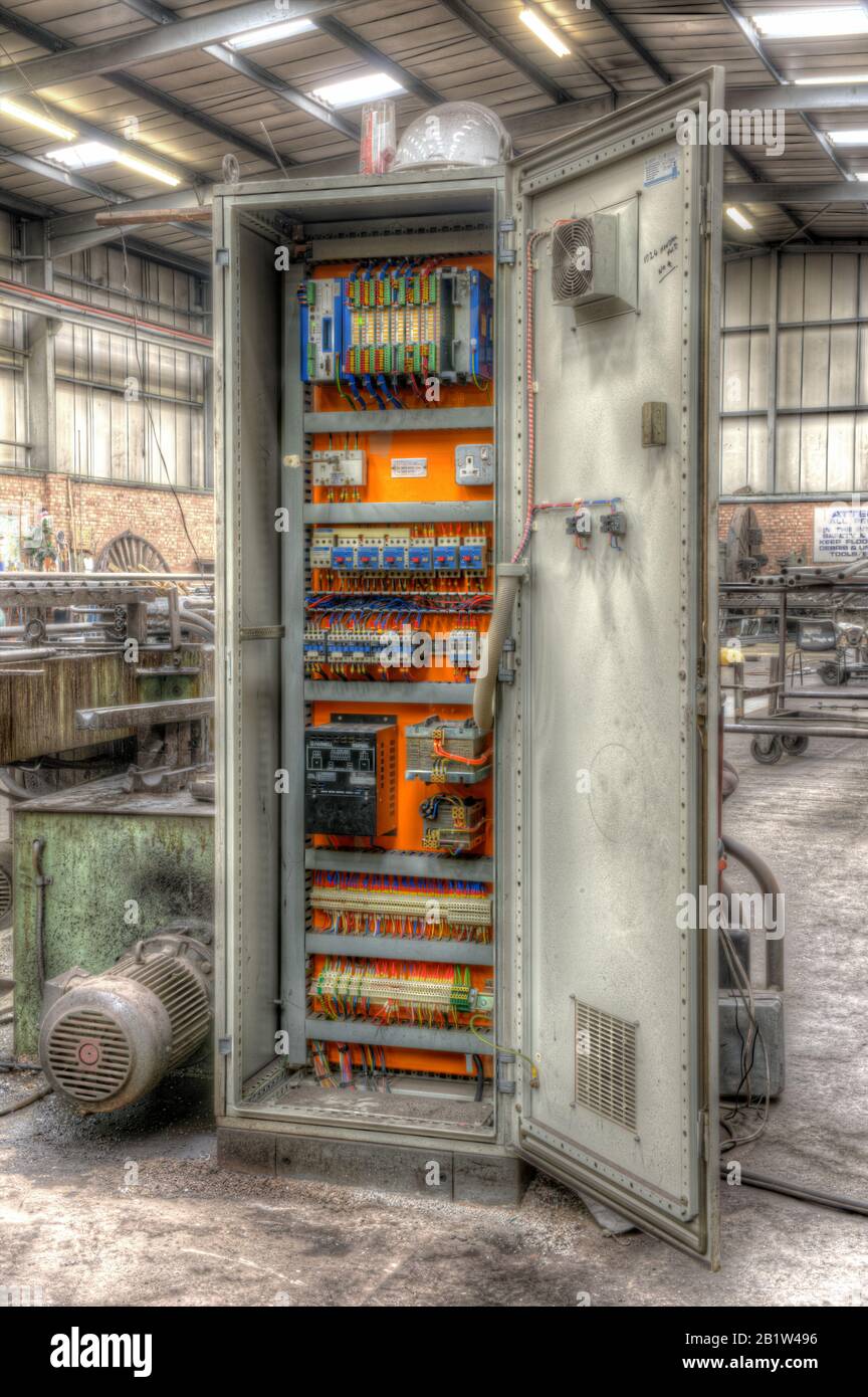 Verlassene Rohrtechnikfabrik in England. Stockfoto