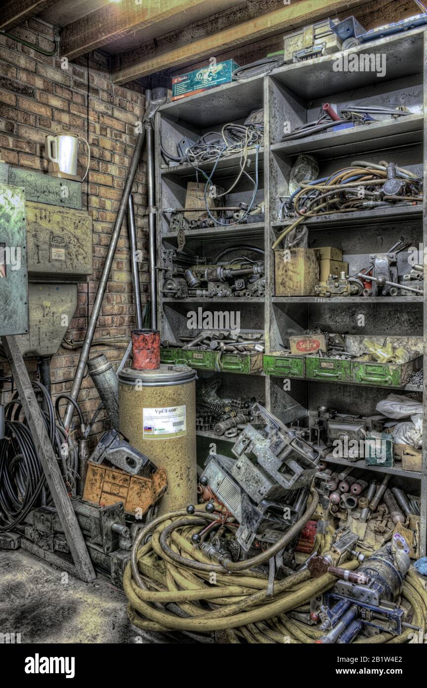 Verlassene Rohrtechnikfabrik in England. Stockfoto