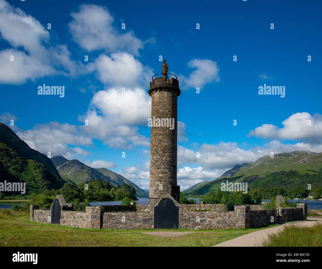 Glenfinnan Monument, das im Jahr 1815 zum Gedenken an die jakobitischen Klanmänner errichtet wurde, die in der Sache des Prinzen Charles Edward Stuart kämpften und starben. Loch Shiel Stockfoto