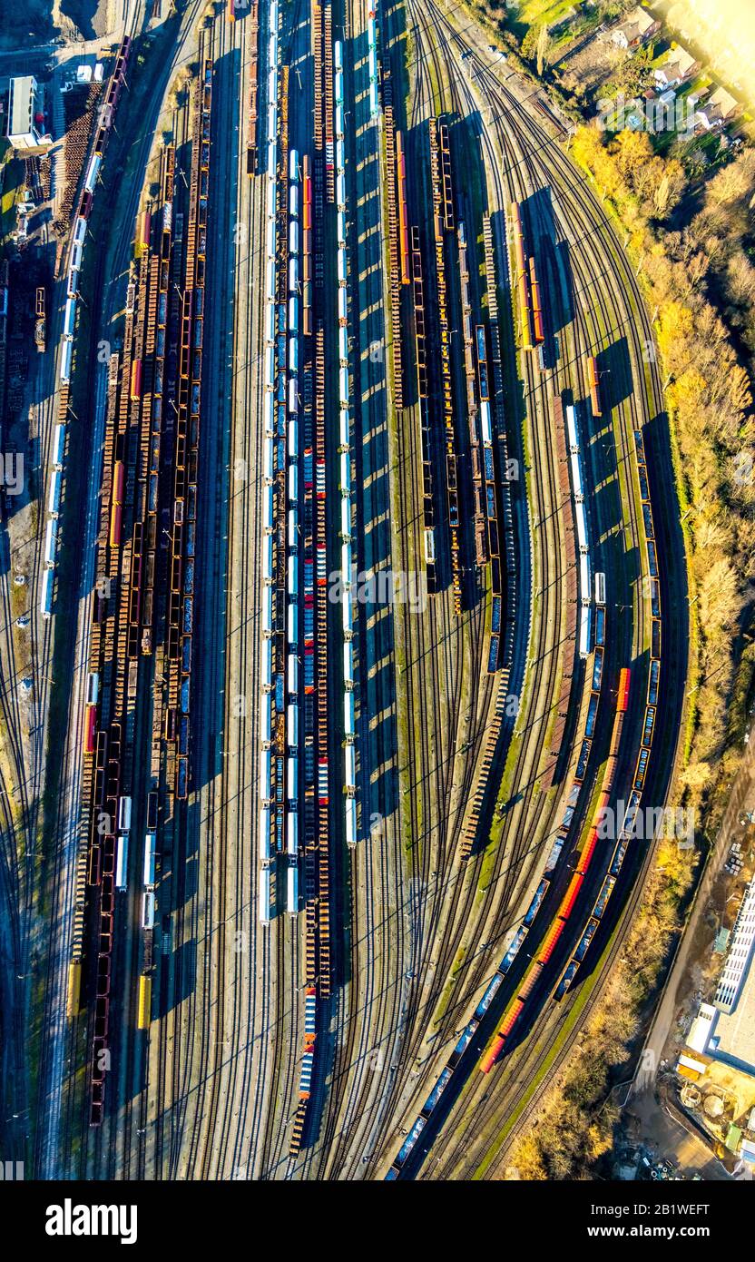 Luftbild Bahngleise Bereich thyssenkrupp Steel Europe - Duisburg, Duisburg, Ruhrgebiet, Nordrhein-Westfalen, Deutschland, DE, Europa, commerc Stockfoto