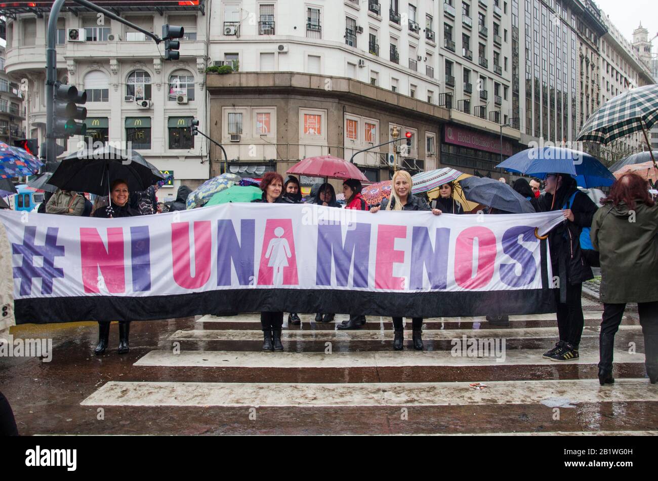 Buenos Aires/Argentinien; 19. Oktober 2016: Schwarzer Mittwoch, unter dem Motto "Nicht ein geringerer", protestieren Tausende von Frauen gegen Gewalt gegen das Geschlecht Stockfoto