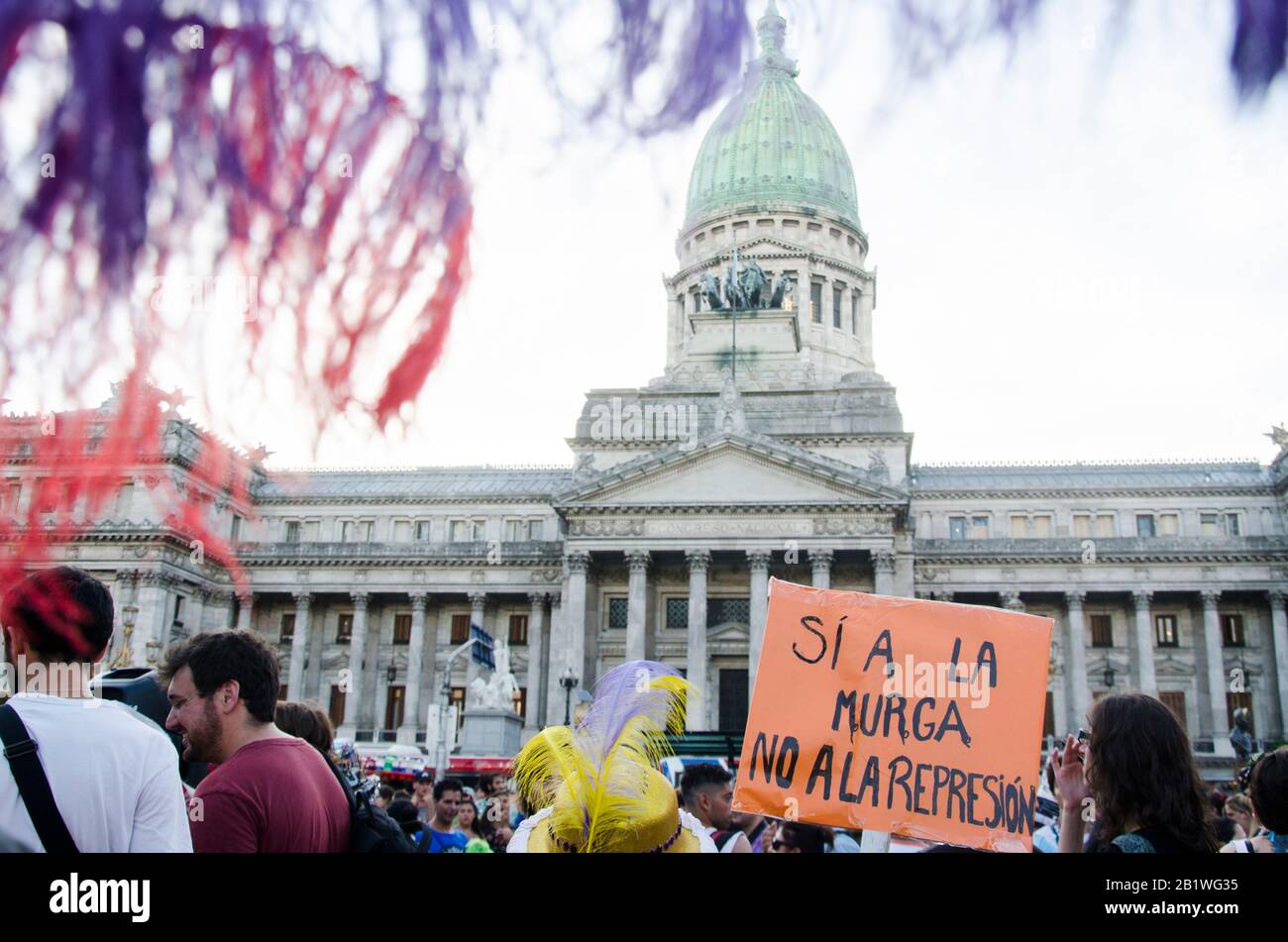 Buenos Aires/Argentinien; 2. Februar 2016: Plakat: Ja zur Murga, nein zur Unterdrückung. Detail eines massiven Protestes vor dem Nationalkongress Stockfoto