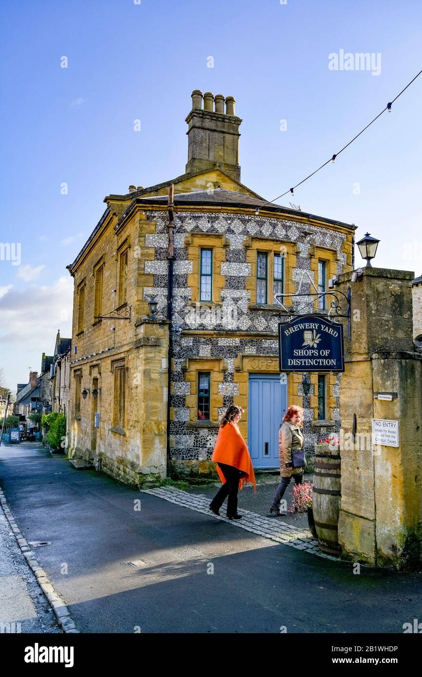 Eintritt, Brauereihof, Dorf Stow an der Wold, Gloucestershire, England, Großbritannien Stockfoto