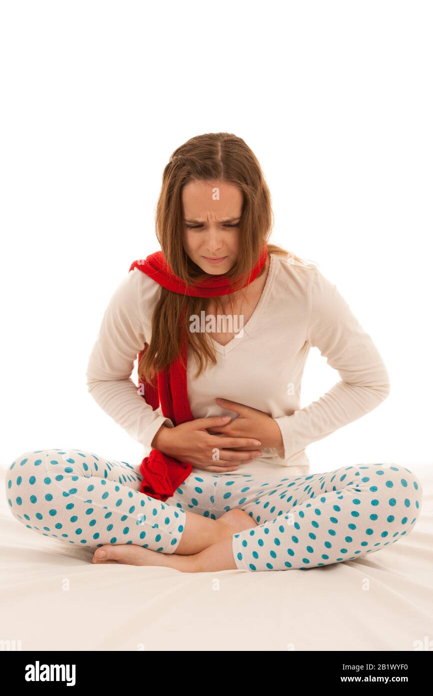 Junge brünette kaukasische Frau weh Schmerzen in ihrem Magenmenstruationszyklus Stockfoto