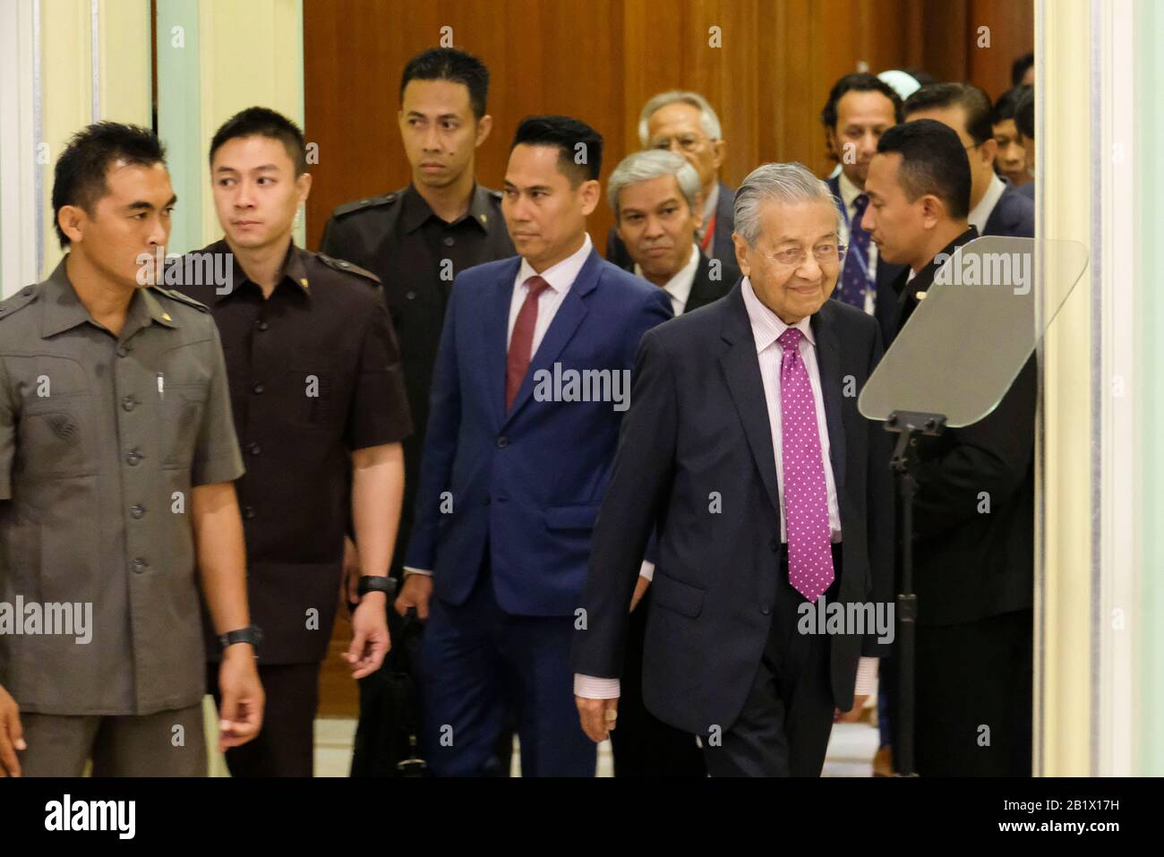 Malaysia Interims-Premierminister, Tun Dr. Mahathir Mohamad während der Zeremonie im Rahmen des Wirtschaftspakets 2020 in Malaysia in Putrajaya.Malaysia hat Einnahmen von mehr als 20 Milliarden als Konjunkturpaket, um Bedenken hinsichtlich der Auswirkungen des Covid-19-Virus-Ausbruchs zu zerstreuen. Das Konjunkturpaket wird sich auf Tourismus, Investitionen und Konsum konzentrieren, um die Inlandreise anzukurbeln. Stockfoto