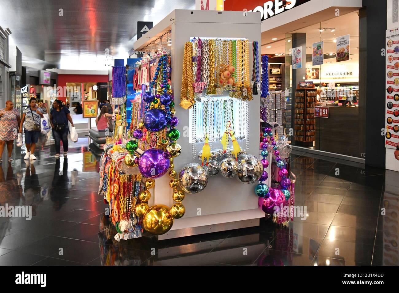 Las Vegas NV, USA 10-3-18 Kleine mobile Läden in den Hallen Der Miracle Mile Shops verkaufen alle Arten von Souvenirgeschenken Stockfoto