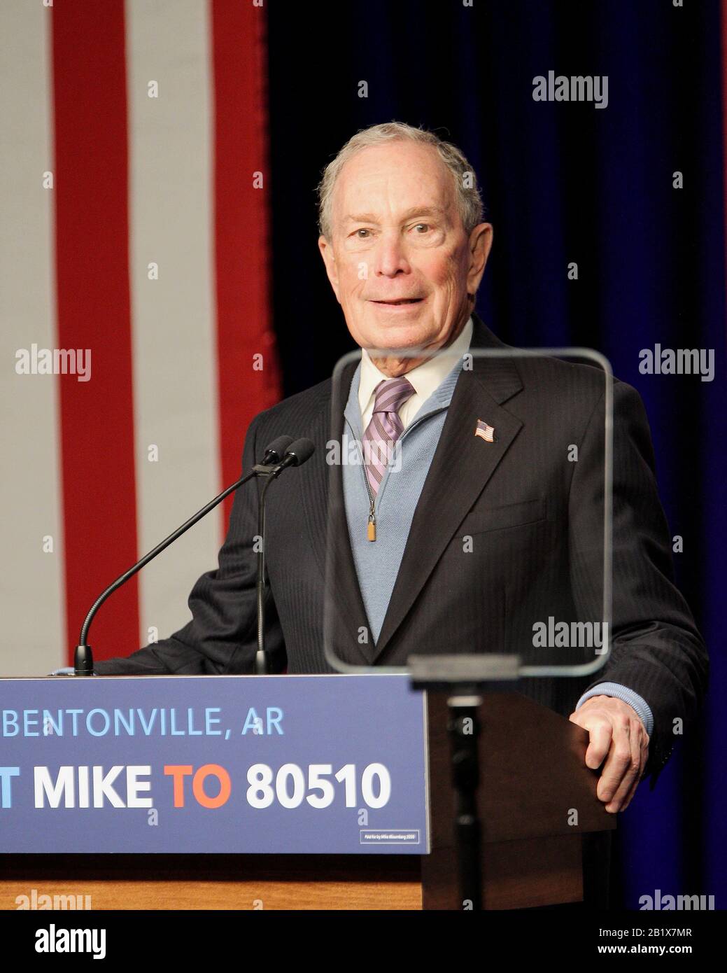 Bentonville, Arkansas, USA. Februar 2020. Der ehemalige New Yorker Bürgermeister und aktuelle demokratische Präsidentschaftskandidat MICHAEL BLOOMBERG hält eine Kundgebung in Der Rekord-Innenstadt ab. Kredit: Brent Soule/ZUMA Wire/Alamy Live News Stockfoto