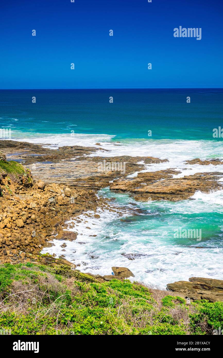 Atemberaubende Aussicht auf die viktorianische Küste entlang der Great Ocean Road in Australien. Stockfoto