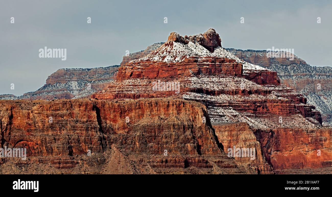 Cheops-Pyramide mit Winterschnee, Grand Canyon National Park Stockfoto