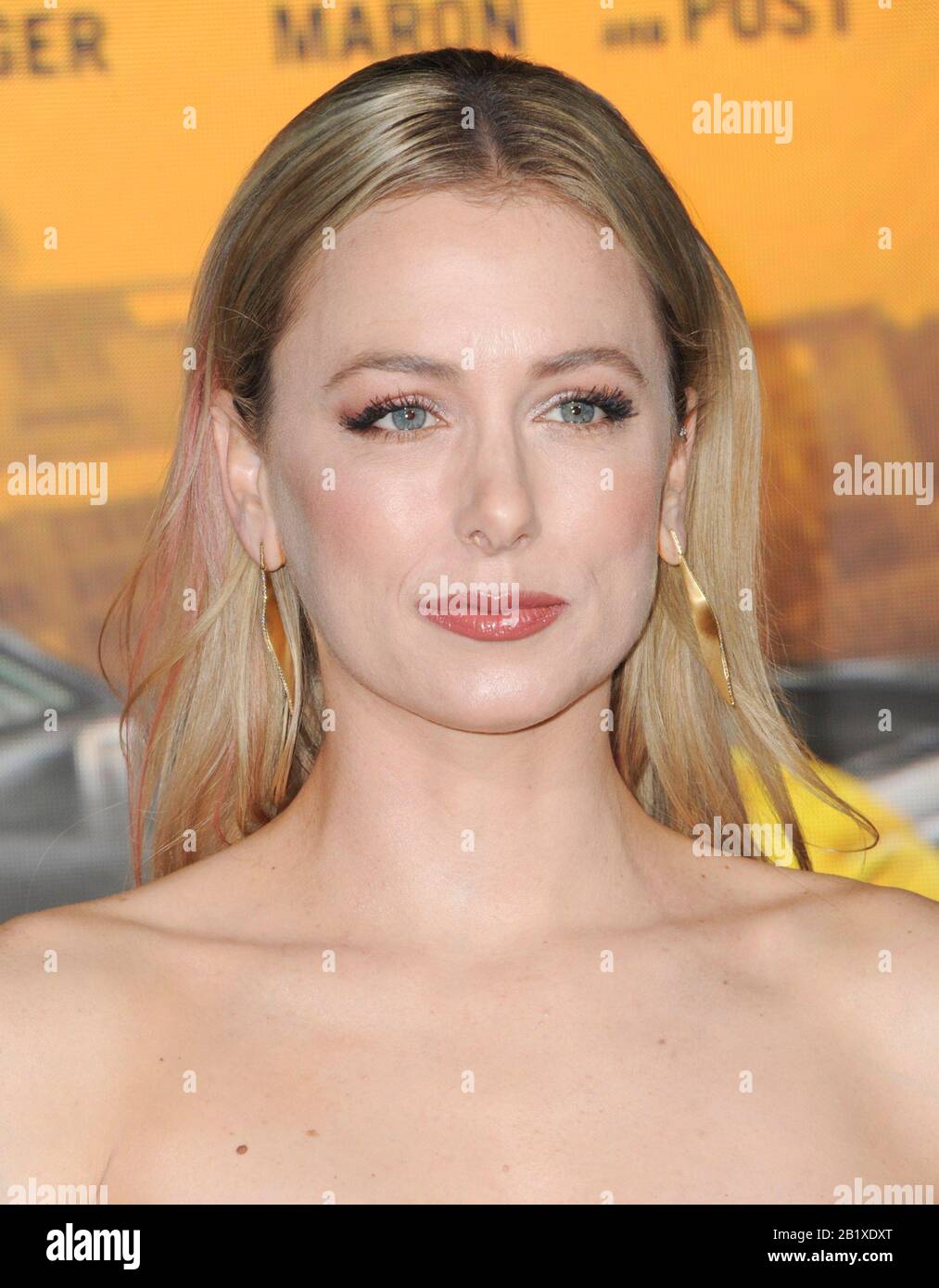 Los Angeles, Kalifornien. Februar 2020. Iliza Shlesinger bei der Ankunft für SPENSER CONFIDENTIAL Premiere auf Netflix, Regency Village Theatre - Westwood, Los Angeles, CA 27. Februar 2020. Credit: Elizabeth Goodenough/Everett Collection/Alamy Live News Stockfoto