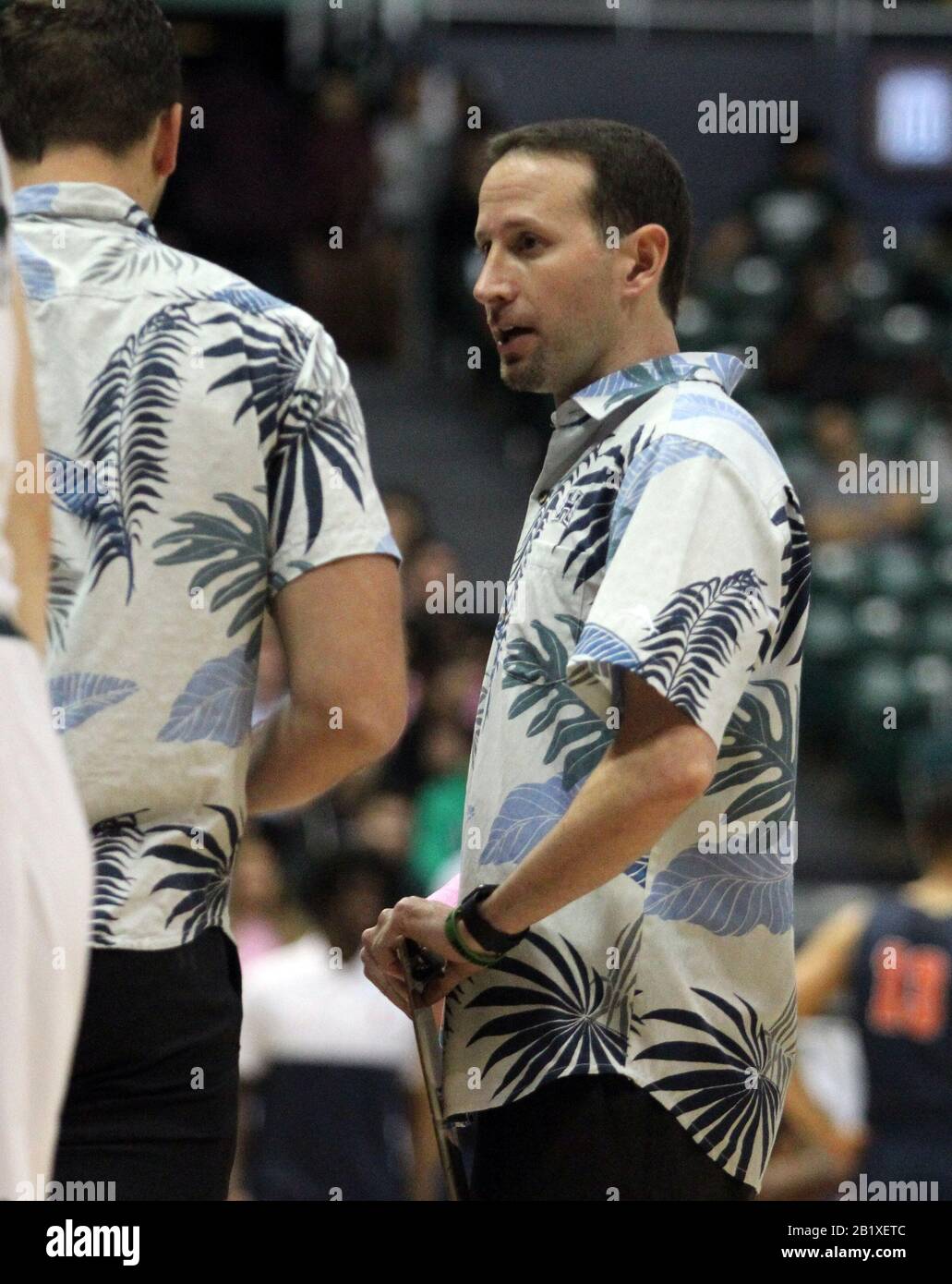 Februar 2020 - Hawaii Rainbow Warriors Cheftrainer Eran Ganot während eines Spiels zwischen den Hawaii Rainbow Warriors und den Cal State Fullerton Titans im Stan Sheriff Center in Honolulu, HI - Michael Sullivan/CSM Stockfoto