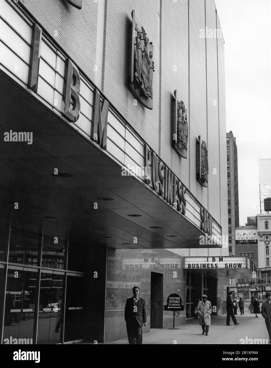 IBM Business Show im New York Coliseum am Columbus Circle in New York City, zeitgleich mit der Hauptversammlung am 30. April 1963 für IBM-Aktionäre. Stockfoto