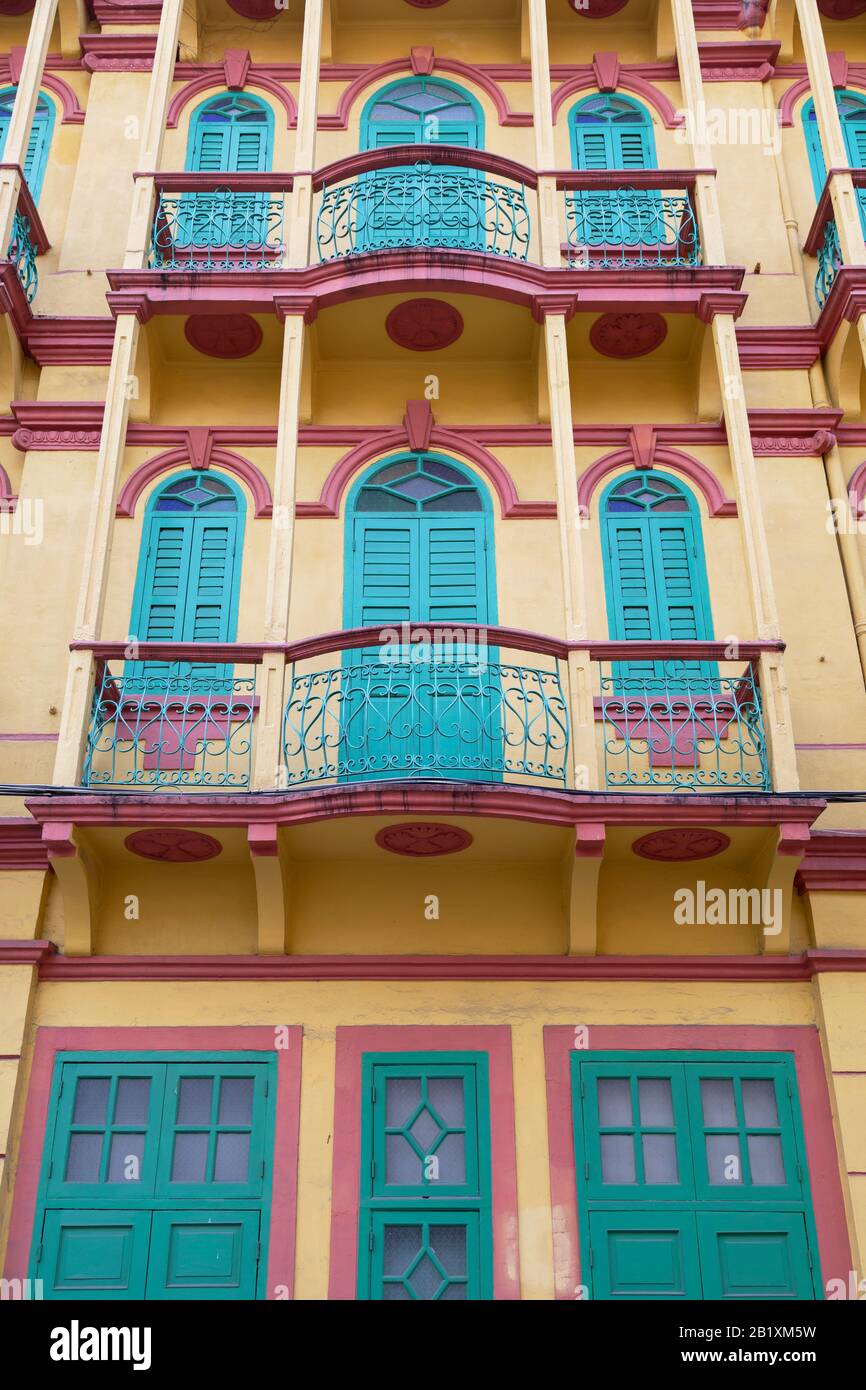 Kolonialgebäude an der Rua de Joao de Almeida, Macau, China Stockfoto