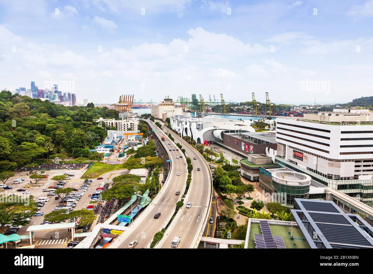 Jelok Blangan Road, die Hauptstrecke durch den Hafen- und Hafenbezirk von Singapur, Asien Stockfoto