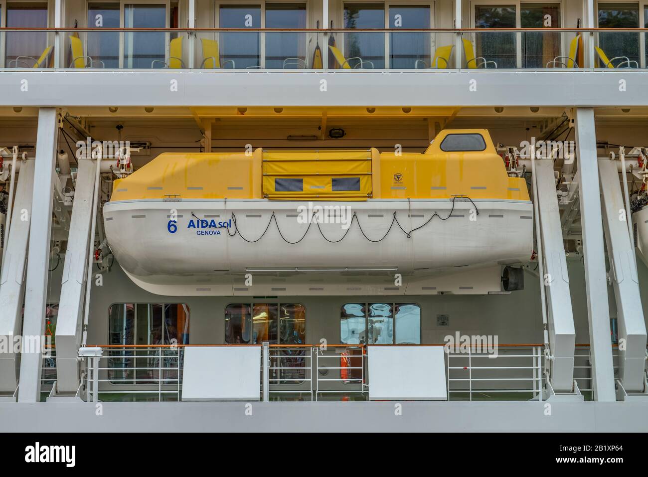 Rettungsboote, Kreuzfahrtschiff "Aidasola", Schiffsanleger, Funchal, Madeira, Portugal Stockfoto