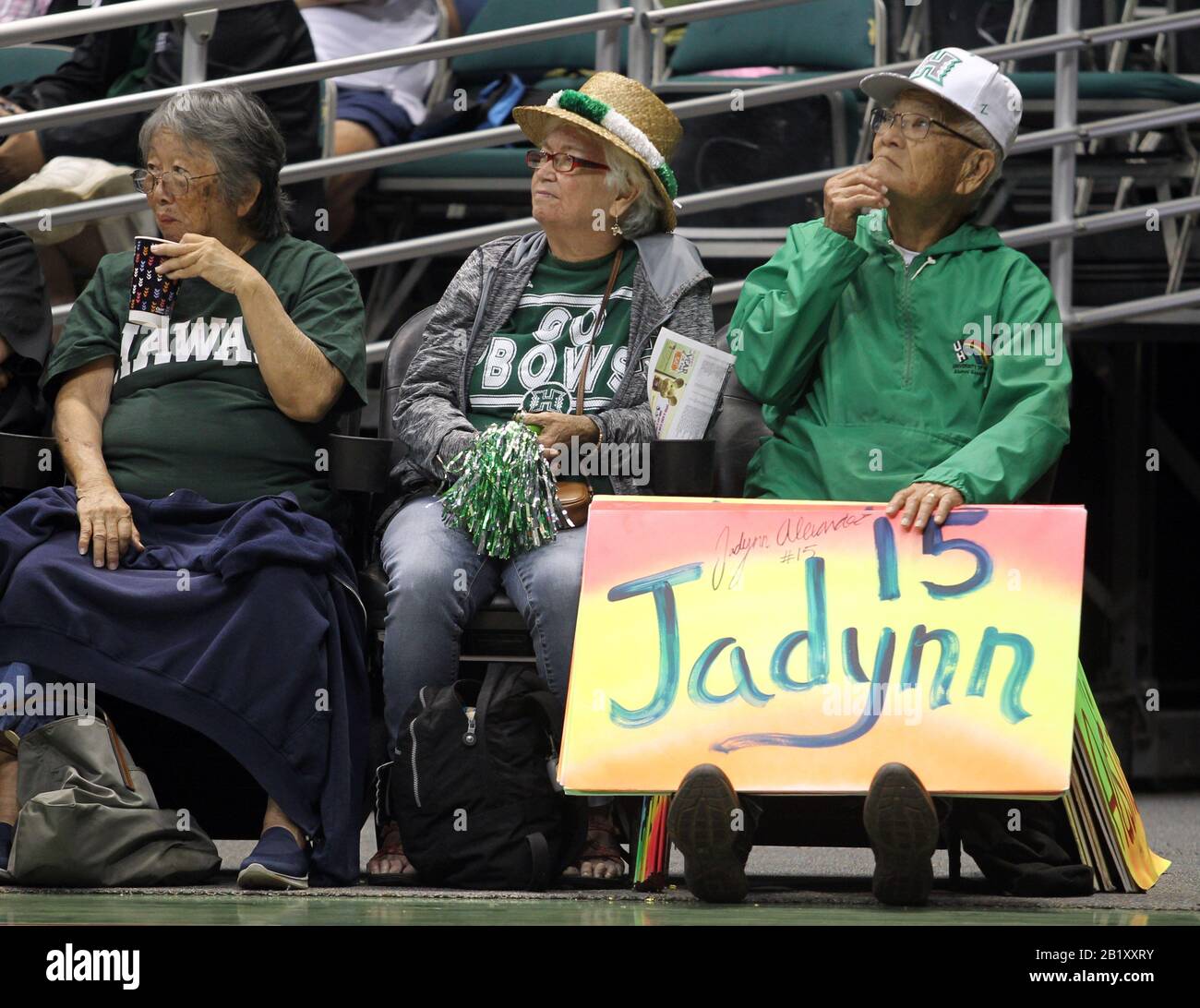 22. Februar 2020 - Fans aus Hawaii während eines Spiels zwischen der UC Davis Aggies und den Hawaii Rainbow Wahine im Stan Sheriff Center in Honolulu, HI - Michael Sullivan/CSM Stockfoto