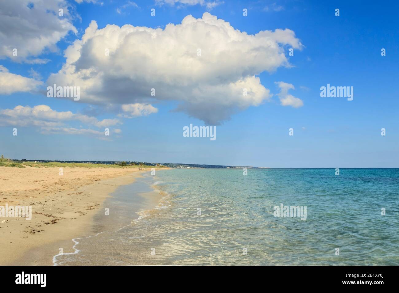 Die schönsten Sandstrände Apuliens: Pescoluse Beach in Salento (Italien). Stockfoto