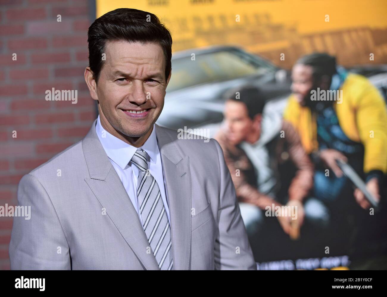 Los Angeles, Vereinigte Staaten. Februar 2020. Mark Wahlberg kommt am Donnerstag, 27. Februar 2020, zur Weltpremiere des "Spenser Confidential" im Regency Village Theatre in Los Angeles, Kalifornien. Foto von Chris Chew/UPI Credit: UPI/Alamy Live News Stockfoto