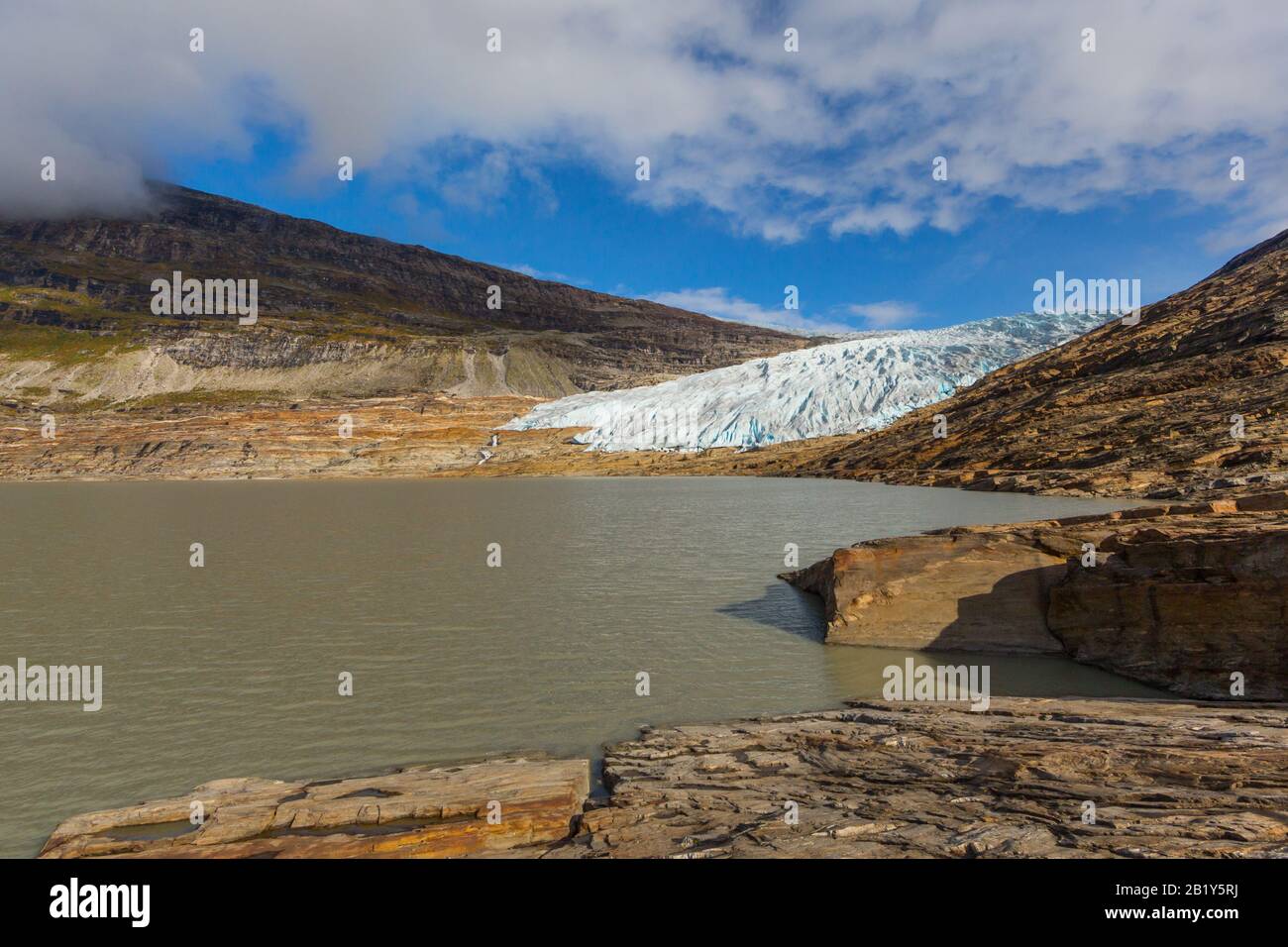 Eisfront des Gletschers Svartisen und Austerdalsvatnet im Saltfjellet-Svartisen National Park Stockfoto