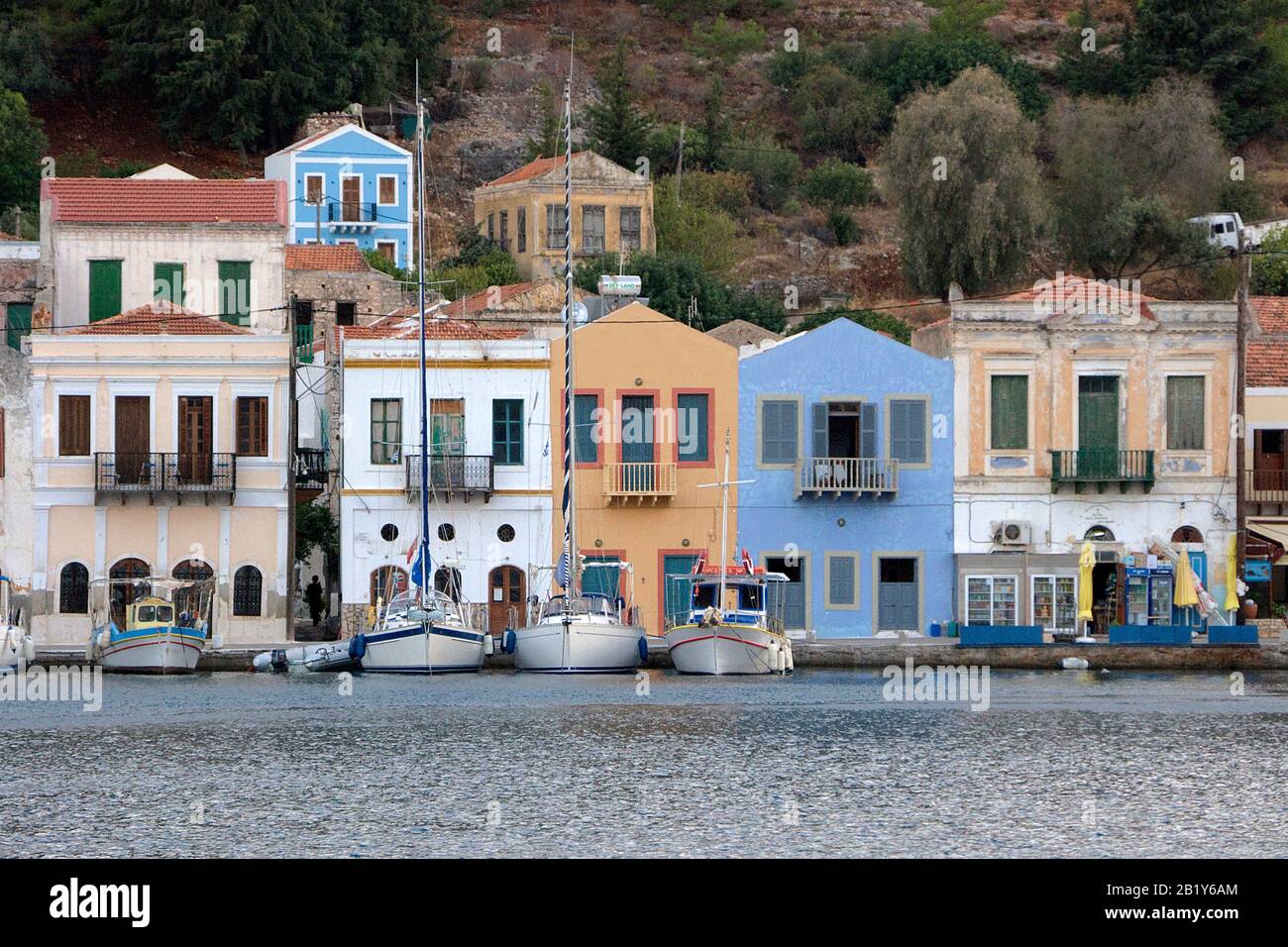 Abendstimmung auf der Insel Meis, auch Kastellorizo genannt, Boote im Hafen, Insel Meis, Griechenland Stockfoto