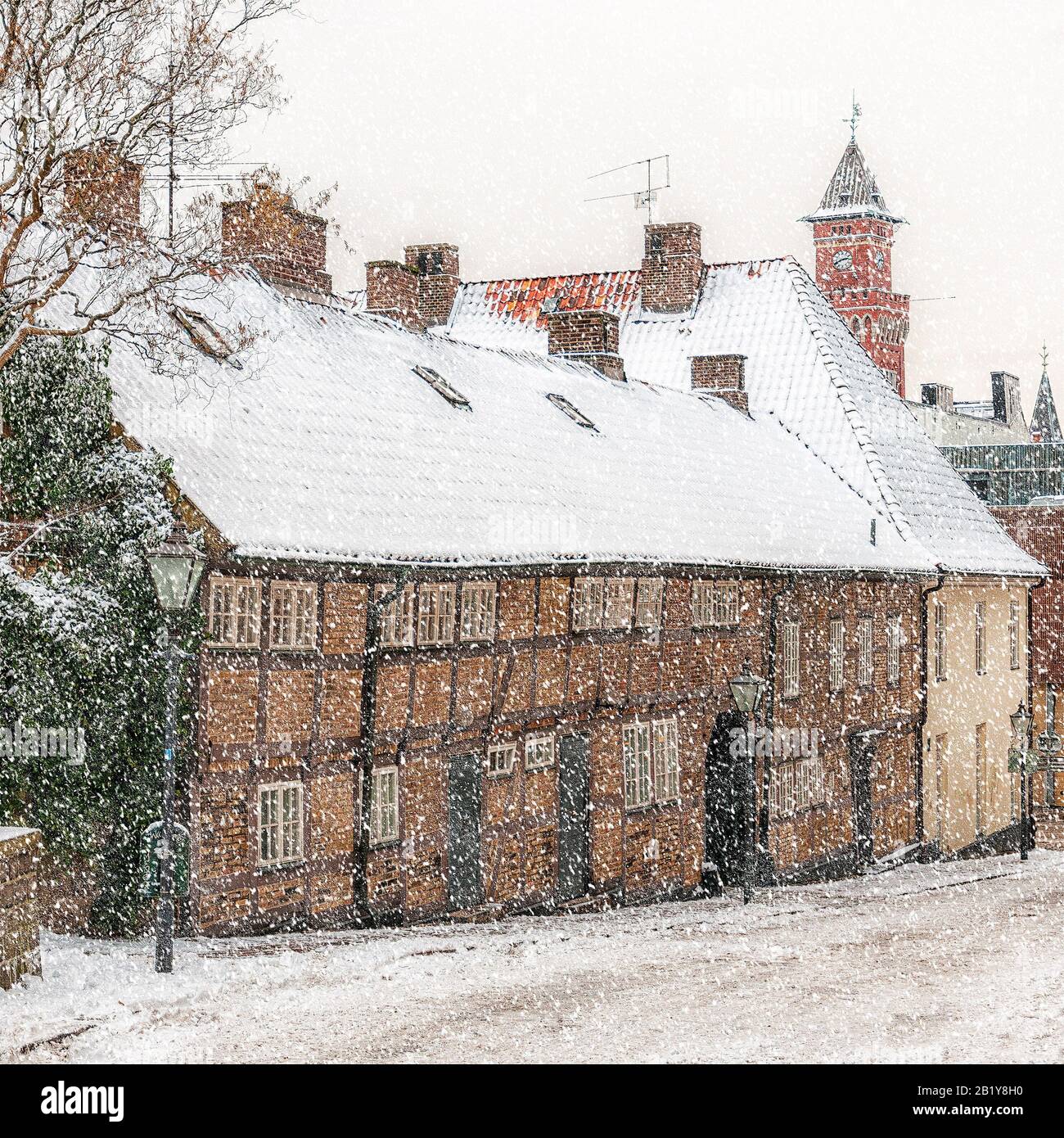 Die Straßen der Helsingborgs Altstadt in Schweden während eines Schneesturms. Stockfoto