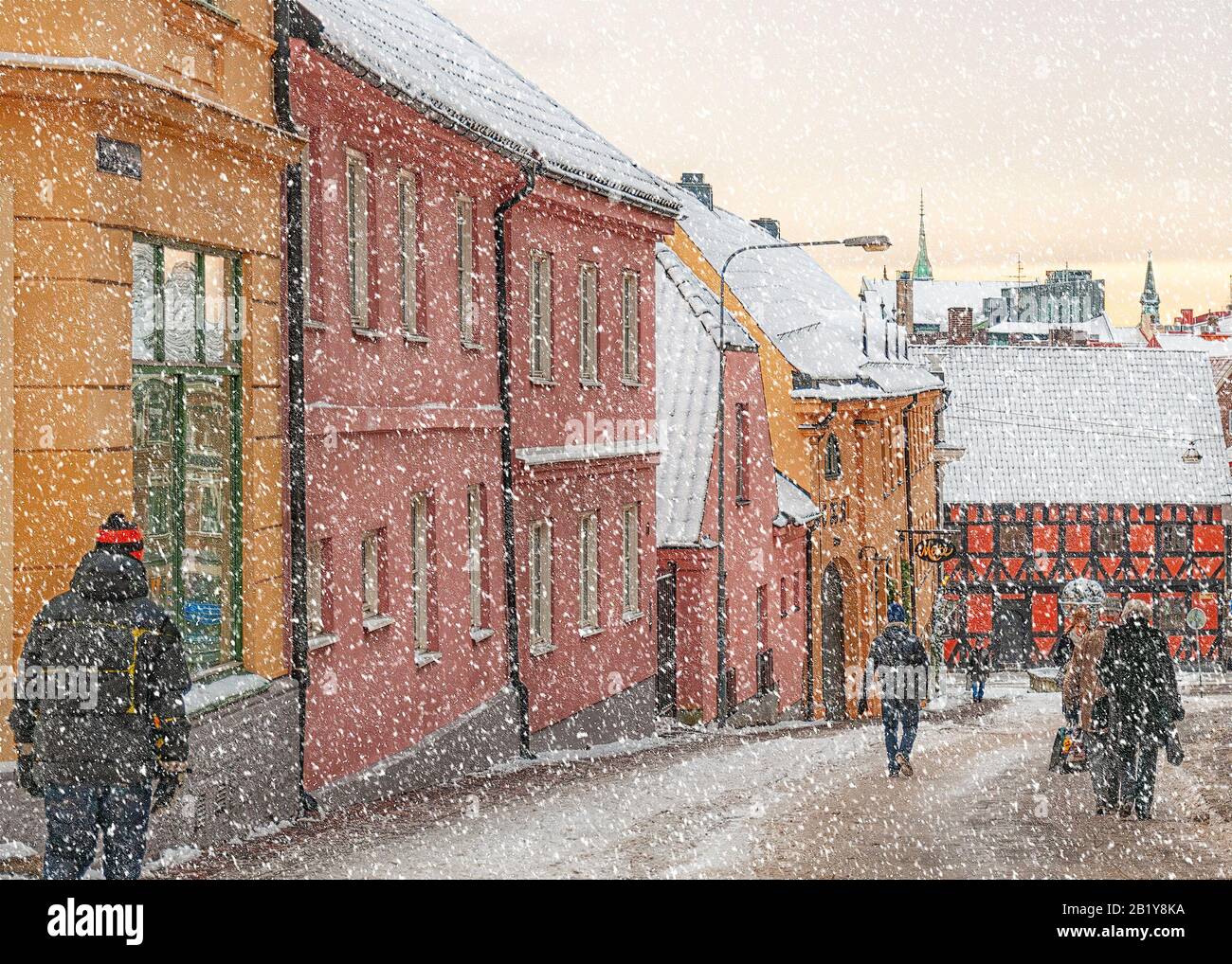 Die Straßen der Helsingborgs Altstadt in Schweden während eines Schneesturms. Stockfoto