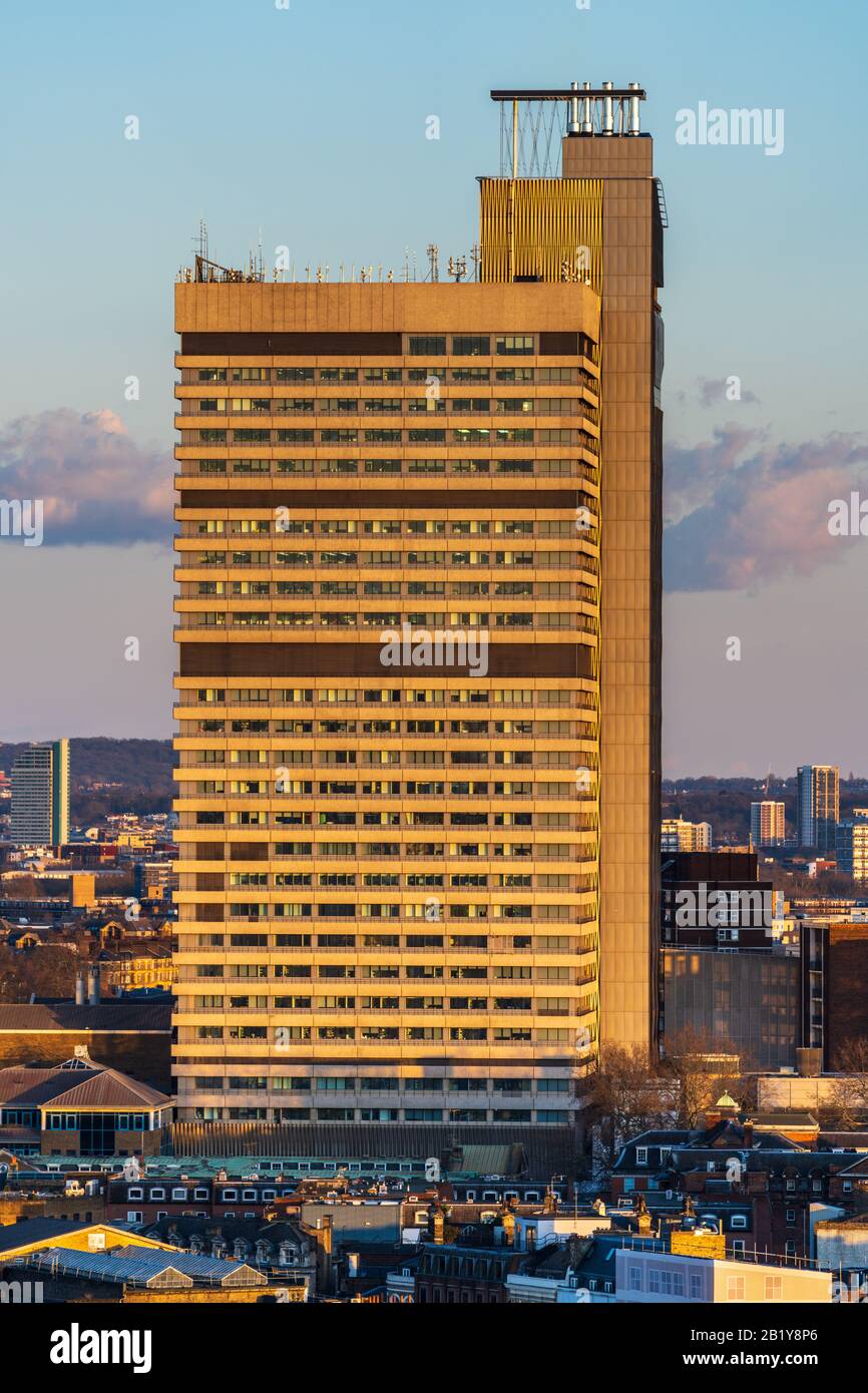 Guy's Tower - Guys Hospital Tower in South London. Eines der größten Krankenhausgebäude der Welt. 1974 Erbaut, Architekten Watkins Gray. Stockfoto