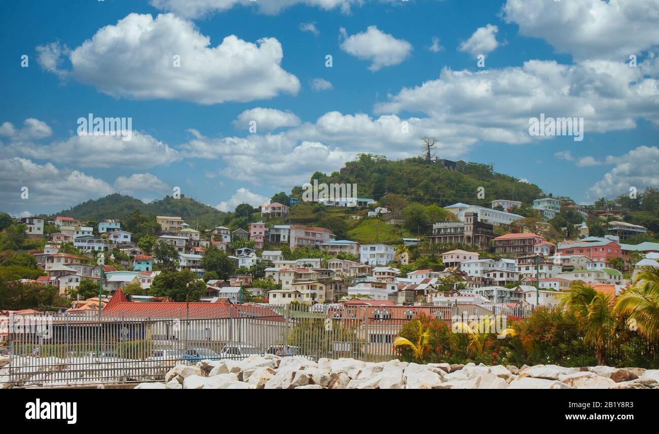 Wohnungen auf der Hillside von Dominica Stockfoto
