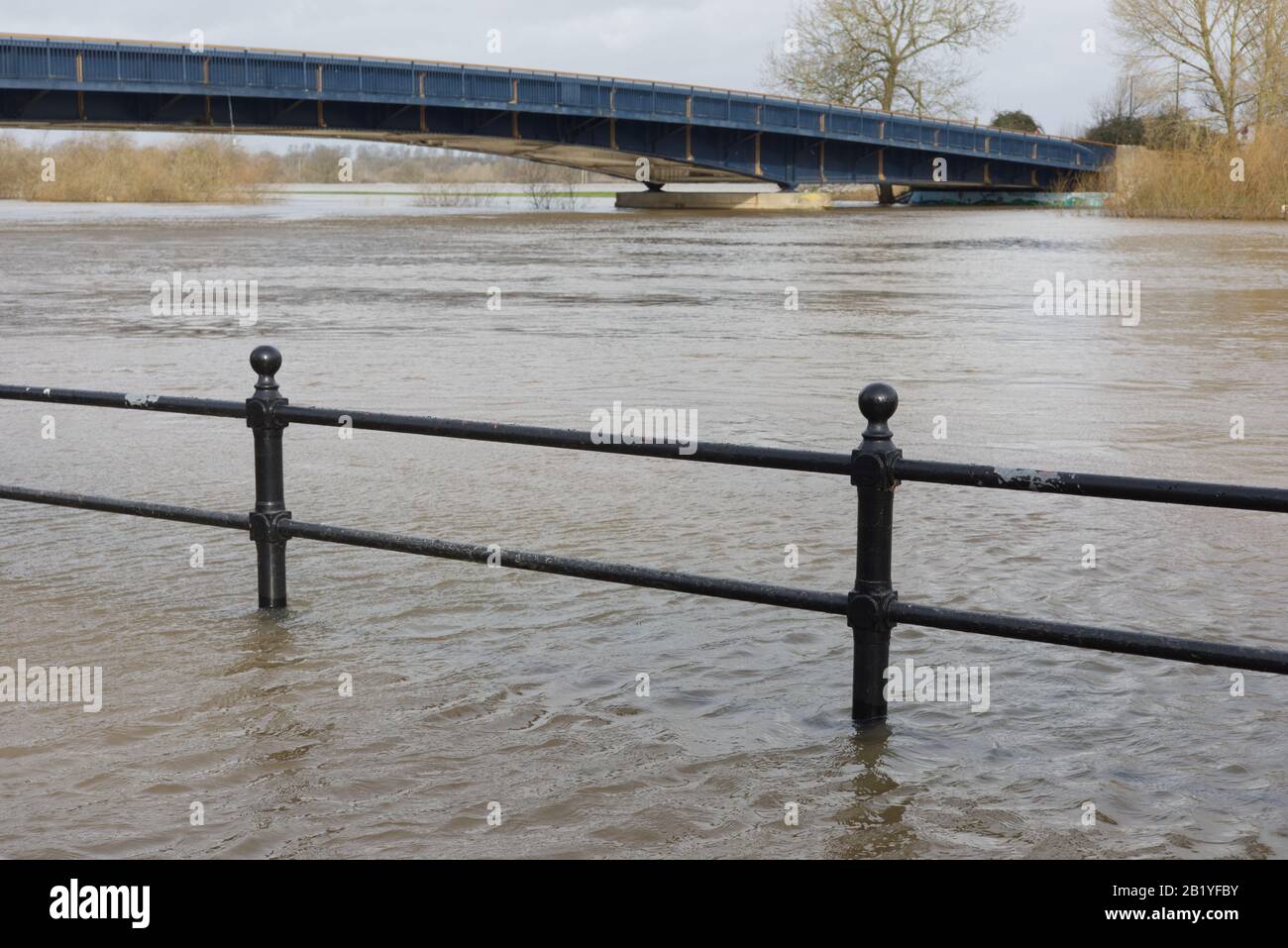 River Severn platzte seine Ufer in Upton auf Severn Stockfoto