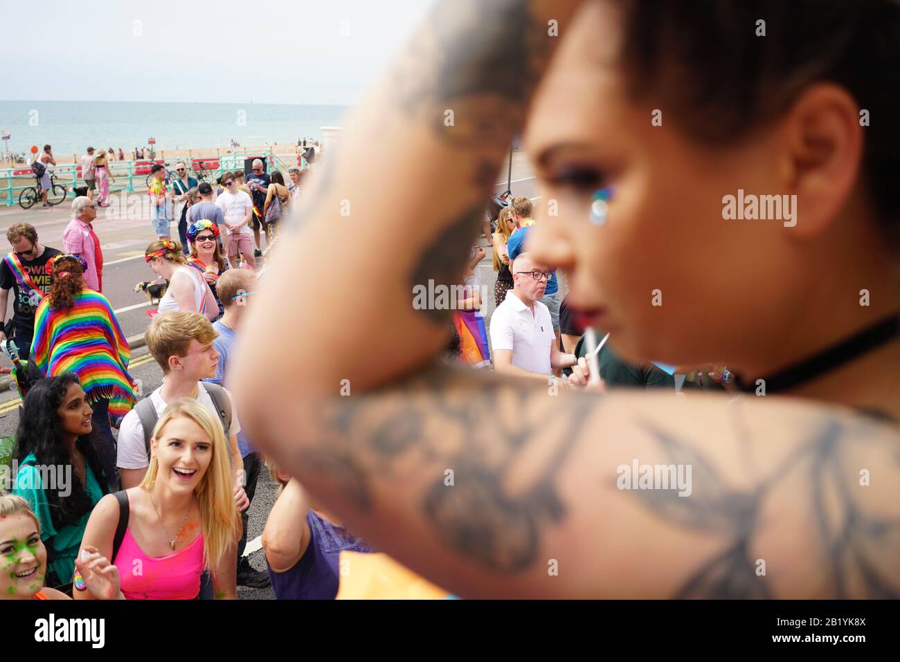 Frauen auf einem Stolzen Float Stockfoto
