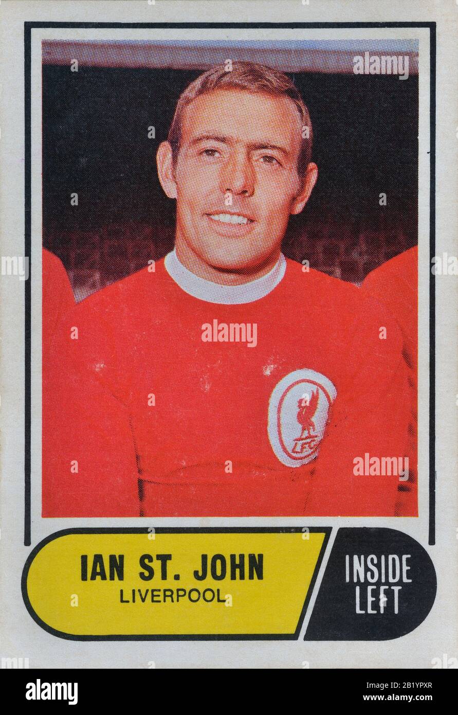 Schottischer Fußballer, Fußballkarte von Liverpools Ian St. John. Etwa in den 1960er Jahren Stockfoto