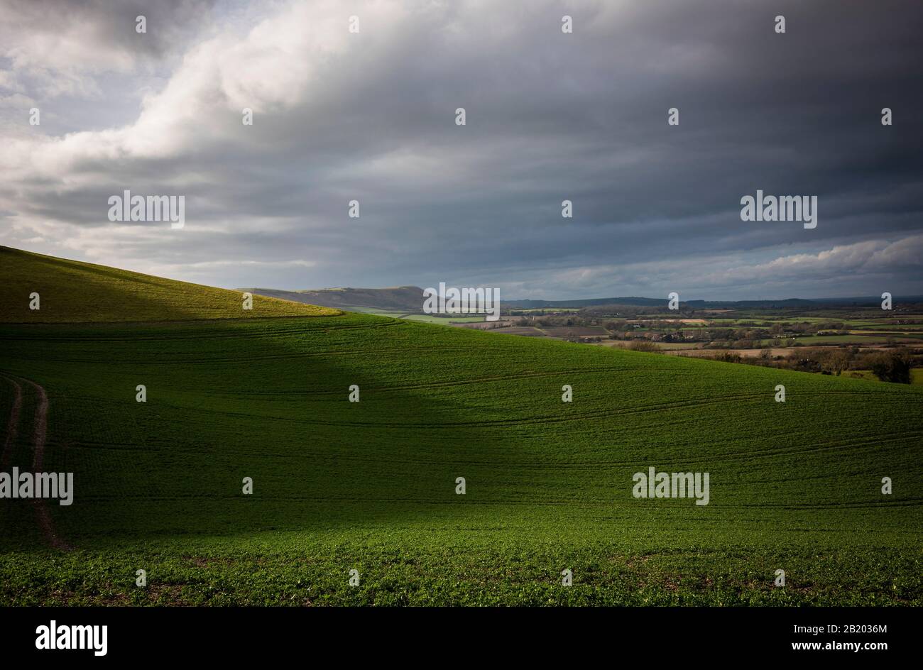 Blick von der Strecke auf den Windover Hill an den South Downs, East Sussex, Großbritannien Stockfoto