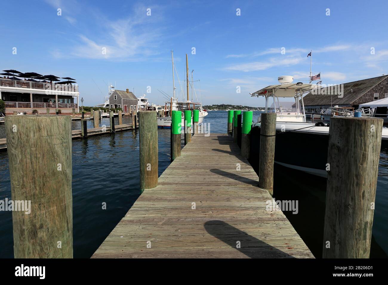 Holzsteg im Hafen auf Martha's Vineyard Stockfoto