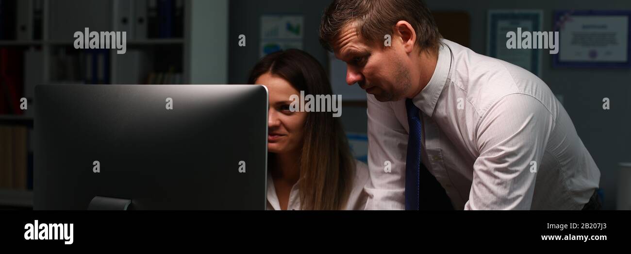 Die Leute suchen Informationen im Internet Stockfoto