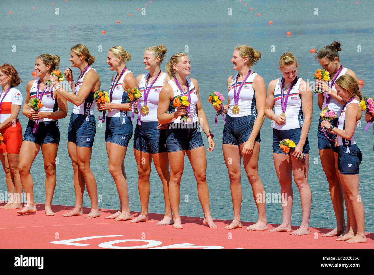 Eton Dorney, Windsor, Großbritannien, 2012 London Olympic Regatta, Dorney Lake. Eton Rowing Center, Berkshire. Dorney Lake. Damen Eights, Beschreibung; USA W8+ Goldmedaillengewinnerin. Erin CAFARO (b) , Zsuzsanna FRANCIA (2) , Esther LOFGREN (3) , Taylor RITZEL (4) , Meghan MUSNICKI (5) , Eleanor LOGAN (6) , Caroline LIND (7) , Caryn DAVIES (s), Mary WHIPPLE (c) 13:11:19 Donnerstag/08 [Credit] Peter Wintersport] Stockfoto