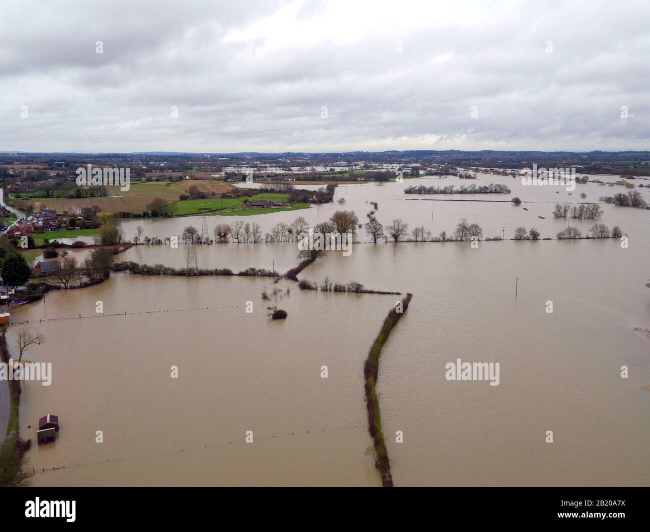 Ein Gebiet von Pixham, Worcestershire, unterhalb von Hochwasser, nachdem der Fluss Severn seine Ufer platzte. Stockfoto