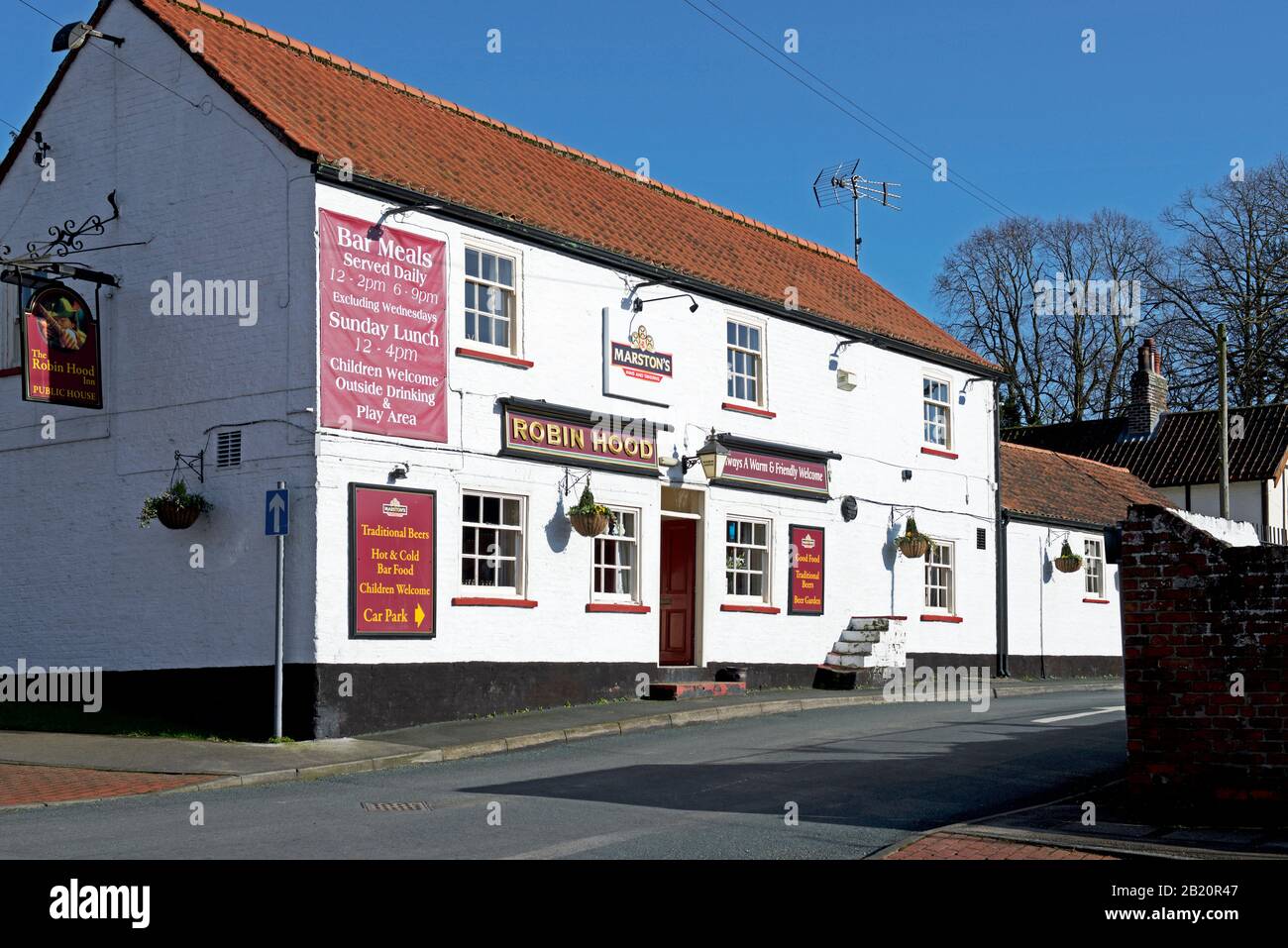 Das Robin Hood Pub im Dorf Middleton an der Wolds, East Yorkshire, England Großbritannien Stockfoto
