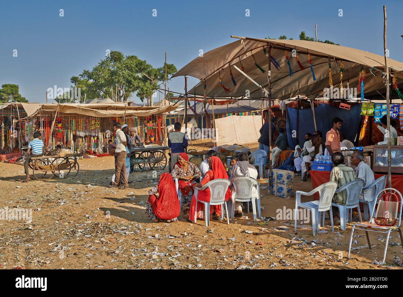 Menschen auf Kamel- und Viehmarkt, Puskar Mela, Pushkar, Rajasthan, Indien Stockfoto