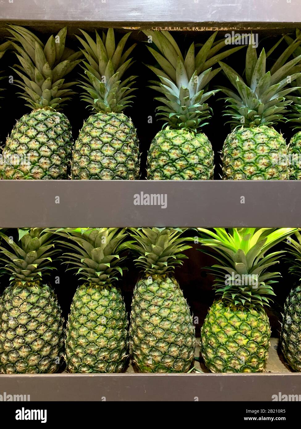 Close-Up Von Ananas Zum Verkauf Im Supermarkt, Panama, Mittelamerika Stockfoto
