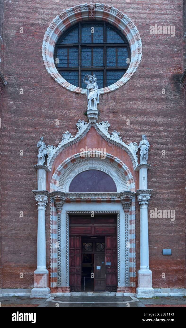 Gotisches Eingangsportal der Pfarrkirche Madonna dell'Orto, um 1400, Venedig, Venetien, Italien Stockfoto