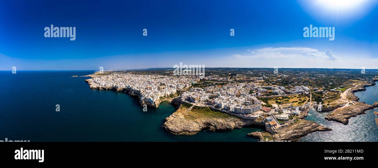 Luftaufnahme von Polignano a Stute, Apulien, Süditalien, Italien Stockfoto