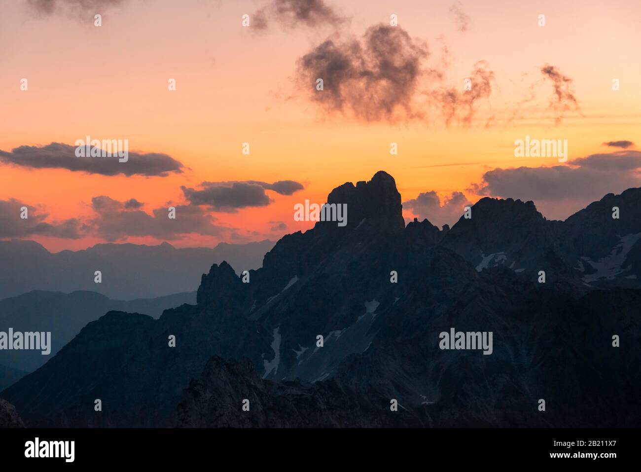 Sonnenuntergang, Sonnenuntergang, zerklüftete Berggipfel, Gosaukamm mit Bischofsmitter, Salzkammergut, Oberösterreich, Österreich Stockfoto