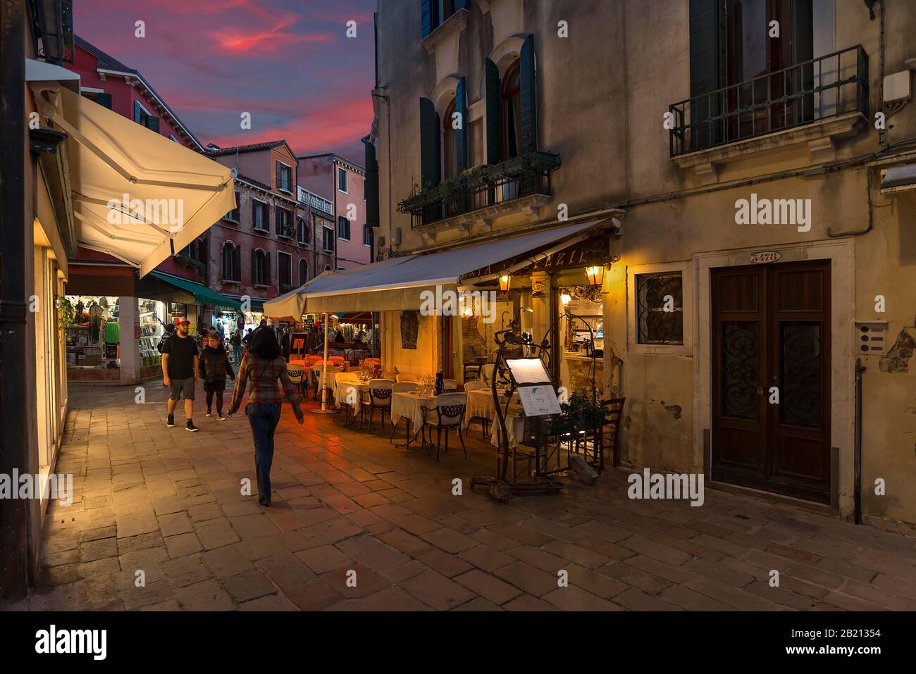 Abend-Szene mit Restaurant, Venedig, Venetien, Italien Stockfoto