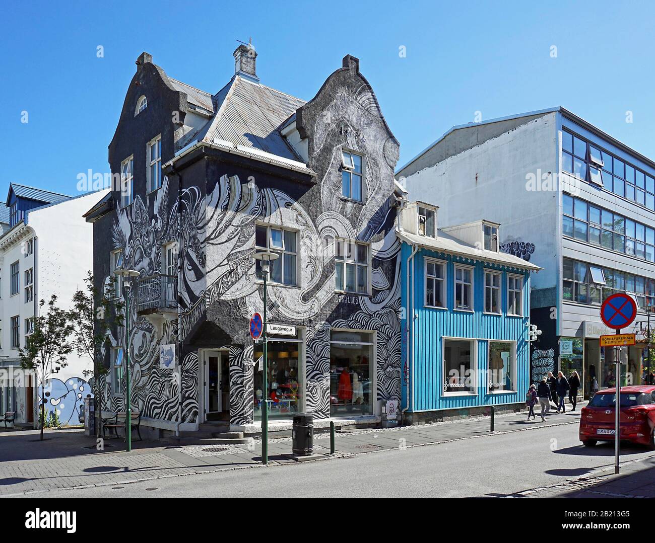 Graffiti-Kunstwerke an einem Wohnhaus, Reykjavik, Hoefuoborgarsvaeoio, Island Stockfoto