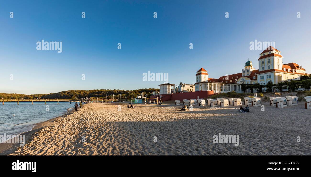 Spa-Hotel Binz, Strand, Pier, Ostsee, Binz, Insel Rügen, Mecklenburg-Vorpommern, Deutschland Stockfoto