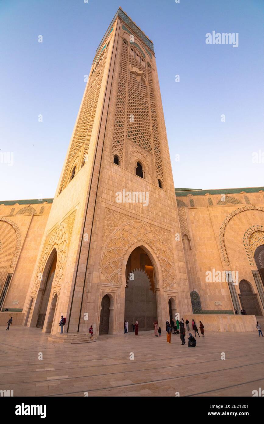 Die Hassan-II-Moschee ist eine Moschee in Casablanca, Marokko. Es ist die größte Moschee in Marokko mit dem höchsten Minarett der Welt. Stockfoto