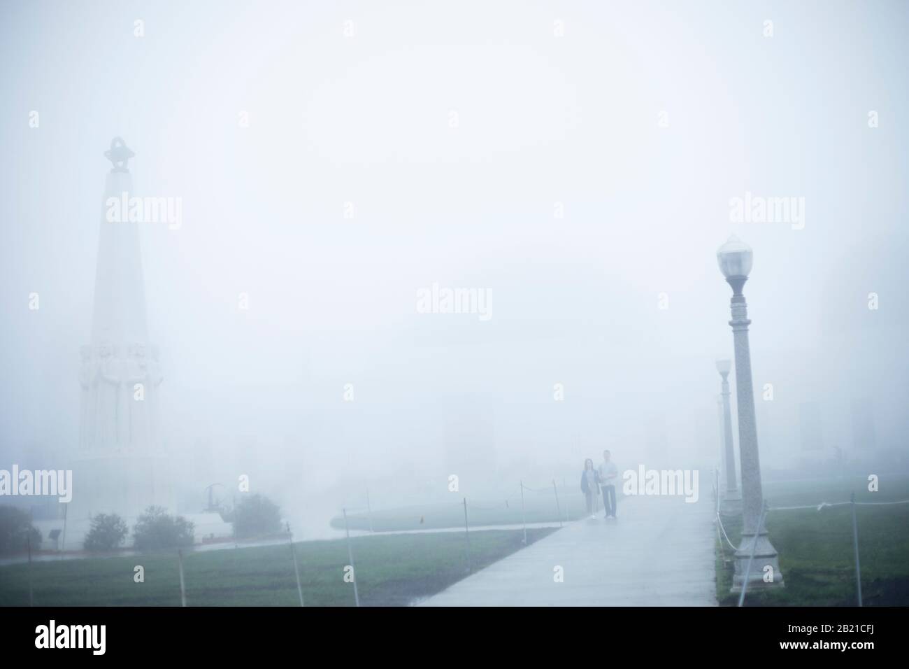 Ein nebeliger Morgen am Griffith Park Observatory in Los Angeles, Kalifornien, Vereinigte Staaten. Stockfoto