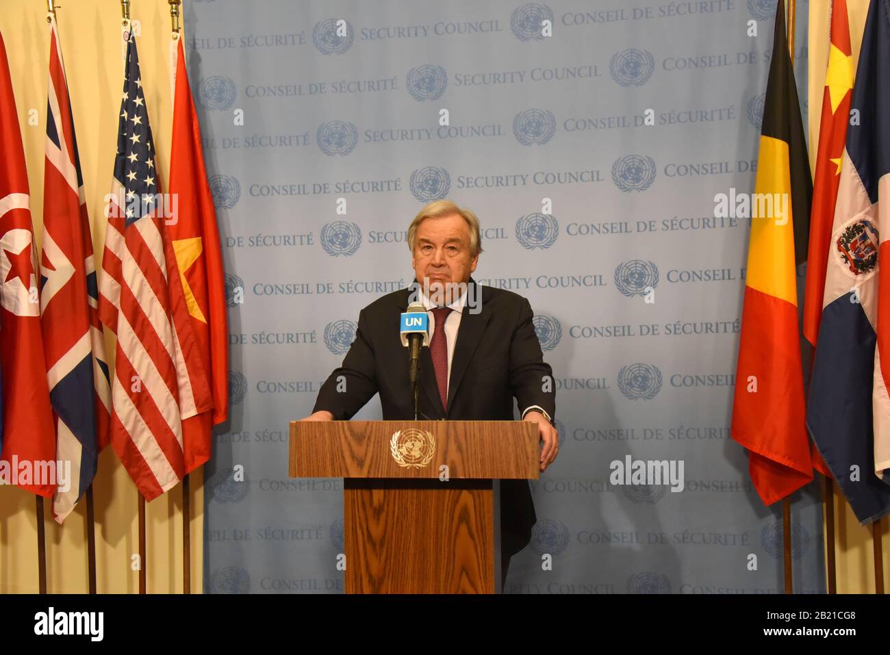 Vereinten Nationen, New York, NY, USA. Februar 2020. UN-Generalsekretär Antonio Guterres nimmt am 28. Februar 2020 an einer Pressematche im UN-Hauptquartier in New York. Die jüngsten Angriffe im von der Opposition gehaltenen Nordwesten Syriens seien "einer der alarmierendsten Momente" in dem fast neun Jahre alten Konflikt, sagte Guterres am Freitag. Credit: Wang Jiangang/Xinhua/Alamy Live News Credit: Xinhua/Alamy Live News Stockfoto