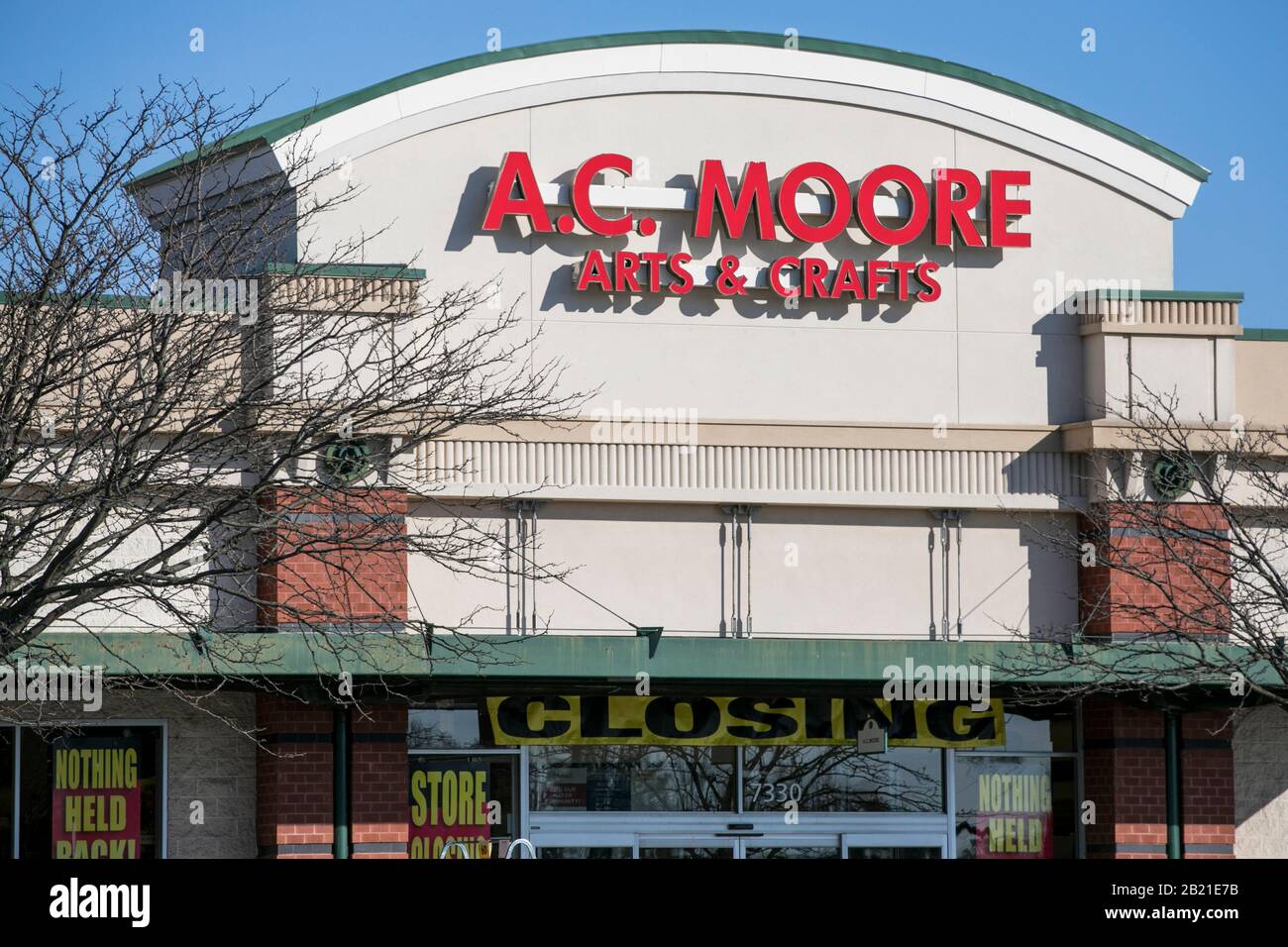 Beschilderung "schließt" außerhalb eines A.C. Moore Einzelhandelsgeschäfte in Frederick, Maryland am 21. Februar 2020. Stockfoto